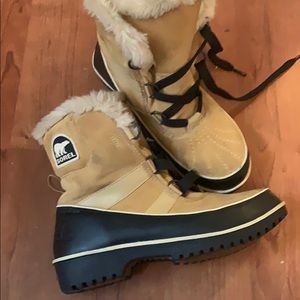 Sorel snow boots - Size 6